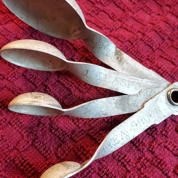 Vintage Measuring Spoons Set - Picture 14 of 14